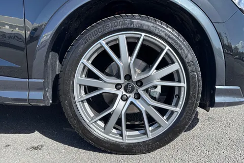 LM75JUY Audi Q3 Black Edition 35 TFSI  150 PS S tronic Thumbnail #10