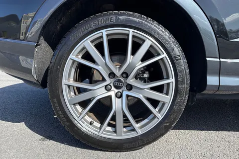 LM75JUY Audi Q3 Black Edition 35 TFSI  150 PS S tronic Thumbnail #11