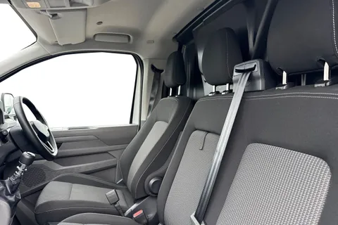 DG75BZA Volkswagen Transporter 2.0 TDI 110 Commerce Pro Van Thumbnail #16