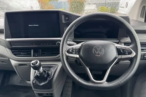 DG75BZA Volkswagen Transporter 2.0 TDI 110 Commerce Pro Van Thumbnail #18