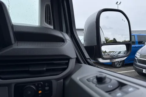 DG75BZA Volkswagen Transporter 2.0 TDI 110 Commerce Pro Van Thumbnail #21