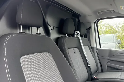 DG75BZA Volkswagen Transporter 2.0 TDI 110 Commerce Pro Van Thumbnail #24