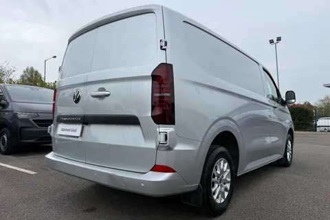DG75BZA Volkswagen Transporter 2.0 TDI 110 Commerce Pro Van Thumbnail #31