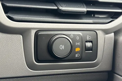 DG75BZA Volkswagen Transporter 2.0 TDI 110 Commerce Pro Van Thumbnail #41