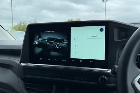 DA26EBU Volkswagen Transporter 2.0 TDI 110 Commerce Plus Van Thumbnail #22