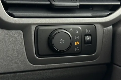 DA26EBU Volkswagen Transporter 2.0 TDI 110 Commerce Plus Van Thumbnail #42