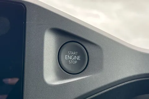 DA26EBU Volkswagen Transporter 2.0 TDI 110 Commerce Plus Van Thumbnail #43