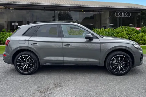 PG73XVH Audi Q5 MY23.5 Black Edition 50 TFSI e quattro 299 PS S tronic Thumbnail #4