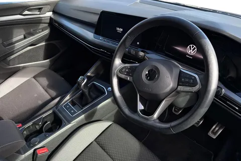 PX22YXN Volkswagen Golf 1.0 TSI Active Euro 6 (s/s) 5dr Thumbnail #8