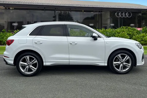 3 of 66 for Audi Q3 S line 35 TDI 150 PS S tronic