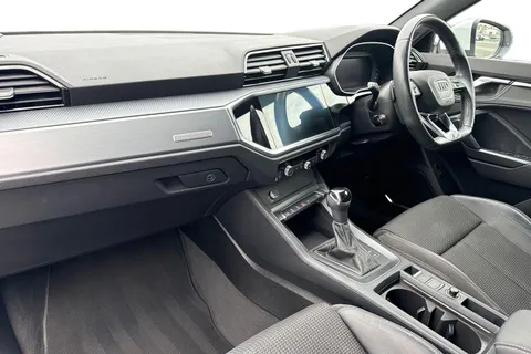 15 of 66 for Audi Q3 S line 35 TDI 150 PS S tronic