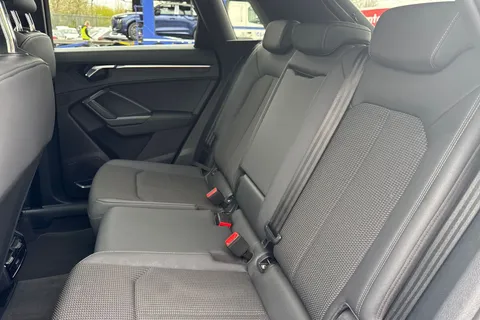 19 of 66 for Audi Q3 S line 35 TDI 150 PS S tronic