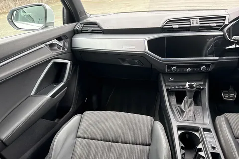 20 of 66 for Audi Q3 S line 35 TDI 150 PS S tronic