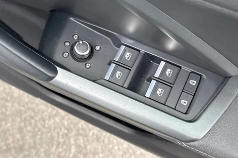 21 of 66 for Audi Q3 S line 35 TDI 150 PS S tronic