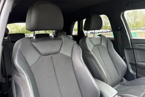 24 of 66 for Audi Q3 S line 35 TDI 150 PS S tronic