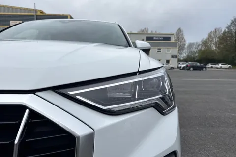 25 of 66 for Audi Q3 S line 35 TDI 150 PS S tronic