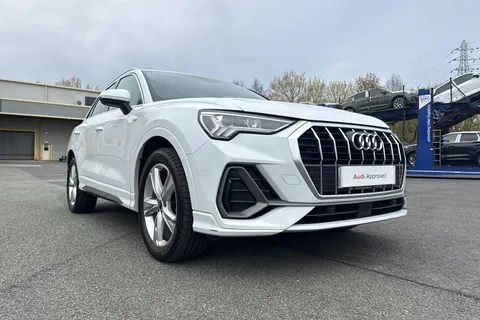 28 of 66 for Audi Q3 S line 35 TDI 150 PS S tronic