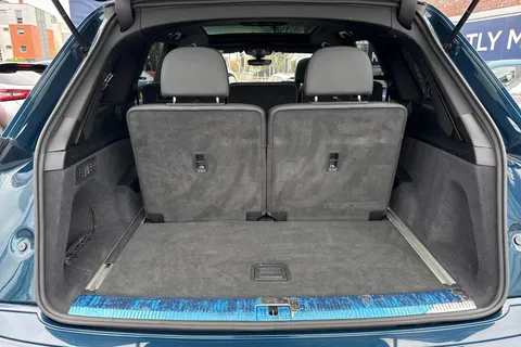 KF18JZX Audi SQ7 4.0 TDI V8 Tiptronic quattro Euro 6 (s/s) 5dr Thumbnail #43