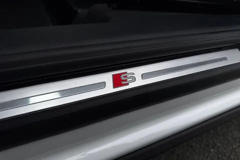 42 of 66 for Audi Q3 S line 35 TDI 150 PS S tronic