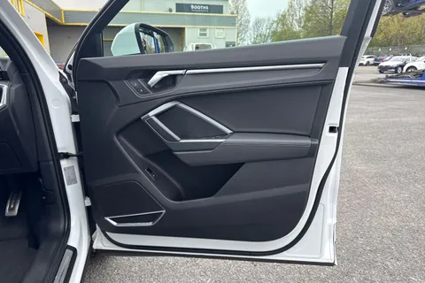 44 of 66 for Audi Q3 S line 35 TDI 150 PS S tronic