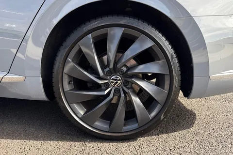 PN22WCV Volkswagen Arteon 2.0 TSI R-Line 5dr DSG **HEATED WINDSCREEN, DCC, REAR CAM, 20' ALLOYS** Thumbnail #11