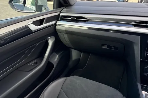 PN22WCV Volkswagen Arteon 2.0 TSI R-Line 5dr DSG **HEATED WINDSCREEN, DCC, REAR CAM, 20' ALLOYS** Thumbnail #21