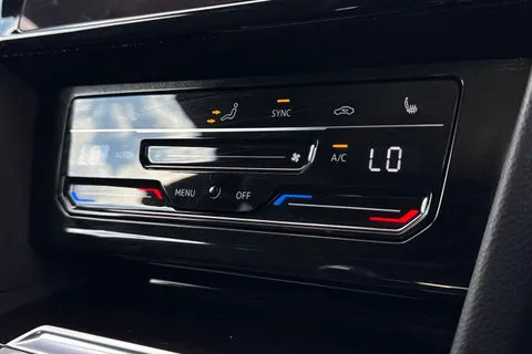 PN22WCV Volkswagen Arteon 2.0 TSI R-Line 5dr DSG **HEATED WINDSCREEN, DCC, REAR CAM, 20' ALLOYS** Thumbnail #23