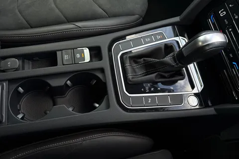 PN22WCV Volkswagen Arteon 2.0 TSI R-Line 5dr DSG **HEATED WINDSCREEN, DCC, REAR CAM, 20' ALLOYS** Thumbnail #24