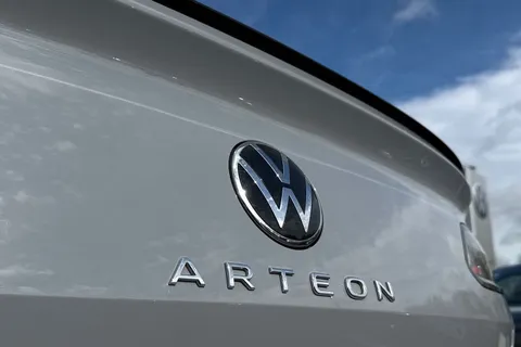 PN22WCV Volkswagen Arteon 2.0 TSI R-Line 5dr DSG **HEATED WINDSCREEN, DCC, REAR CAM, 20' ALLOYS** Thumbnail #26