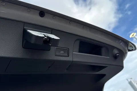 PN22WCV Volkswagen Arteon 2.0 TSI R-Line 5dr DSG **HEATED WINDSCREEN, DCC, REAR CAM, 20' ALLOYS** Thumbnail #28