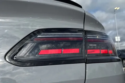 PN22WCV Volkswagen Arteon 2.0 TSI R-Line 5dr DSG **HEATED WINDSCREEN, DCC, REAR CAM, 20' ALLOYS** Thumbnail #29