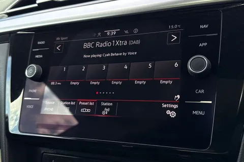 PN22WCV Volkswagen Arteon 2.0 TSI R-Line 5dr DSG **HEATED WINDSCREEN, DCC, REAR CAM, 20' ALLOYS** Thumbnail #43