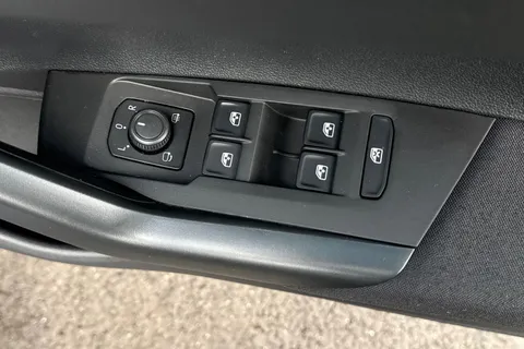 MJ23EZA Volkswagen Polo 1.0 TSI Life 5dr DSG **PARKING SENSORS** Thumbnail #22