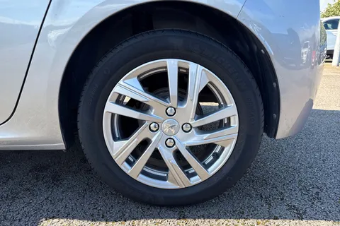 KO69XTG PEUGEOT 208 1.2 PureTech Active Euro 6 (s/s) 5dr Thumbnail #13