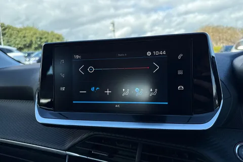 KO69XTG PEUGEOT 208 1.2 PureTech Active Euro 6 (s/s) 5dr Thumbnail #23