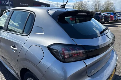 KO69XTG PEUGEOT 208 1.2 PureTech Active Euro 6 (s/s) 5dr Thumbnail #32