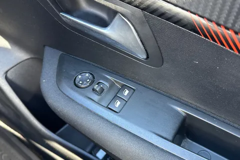 KO69XTG PEUGEOT 208 1.2 PureTech Active Euro 6 (s/s) 5dr Thumbnail #44