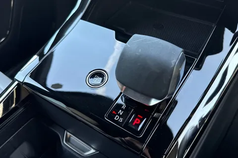 FM74RHY Land Rover Range Rover Sport 3.0 P550e Autobiography 5dr Thumbnail #15