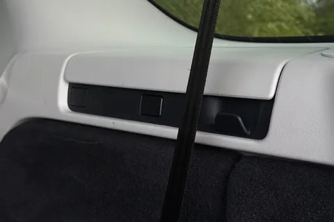 KM74FLV Land Rover Discovery 3.0 D350 Dynamic HSE 5dr Thumbnail #29