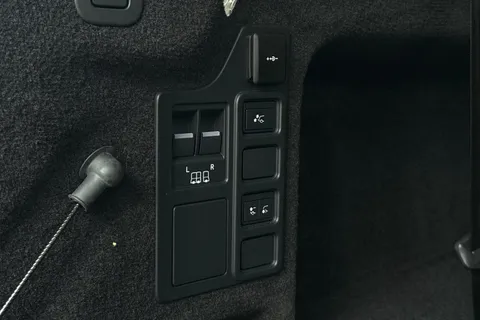KM74FLV Land Rover Discovery 3.0 D350 Dynamic HSE 5dr Thumbnail #34