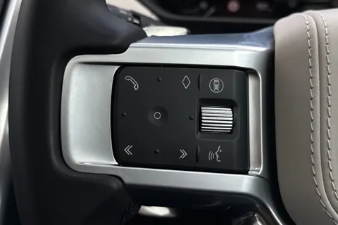KM74FLV Land Rover Discovery 3.0 D350 Dynamic HSE 5dr Thumbnail #39