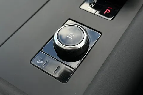 KM74FLV Land Rover Discovery 3.0 D350 Dynamic HSE 5dr Thumbnail #44
