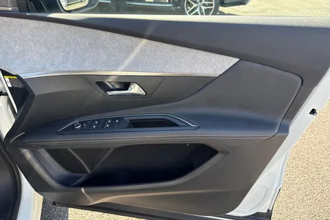 HT71LJE PEUGEOT 3008 1.2 PureTech GT Premium EAT Euro 6 (s/s) 5dr Thumbnail #22