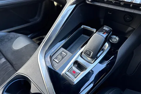 HT71LJE PEUGEOT 3008 1.2 PureTech GT Premium EAT Euro 6 (s/s) 5dr Thumbnail #24