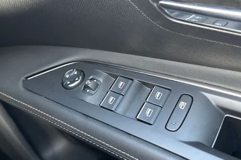 HT71LJE PEUGEOT 3008 1.2 PureTech GT Premium EAT Euro 6 (s/s) 5dr Thumbnail #41