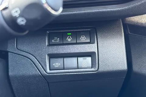 HT71LJE PEUGEOT 3008 1.2 PureTech GT Premium EAT Euro 6 (s/s) 5dr Thumbnail #42