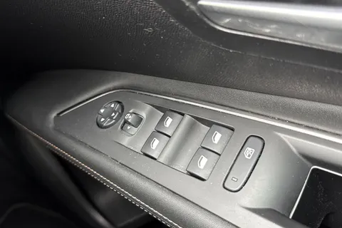 42 of 67 for PEUGEOT 3008 1.5 BlueHDi GT Line EAT Euro 6 (s/s) 5dr