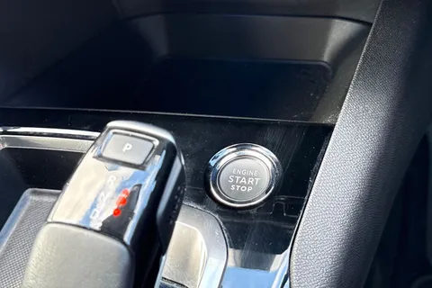 HT71LJE PEUGEOT 3008 1.2 PureTech GT Premium EAT Euro 6 (s/s) 5dr Thumbnail #59