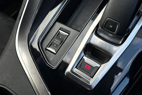 HT71LJE PEUGEOT 3008 1.2 PureTech GT Premium EAT Euro 6 (s/s) 5dr Thumbnail #61