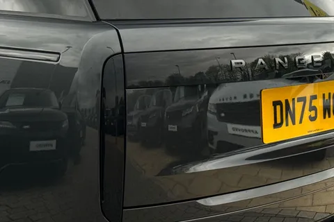 20 of 51 for Land Rover Range Rover 3.0 D300 MHEV Edition SUV 5dr Diesel Auto 4WD Euro 6 (s/s) (300 ps)